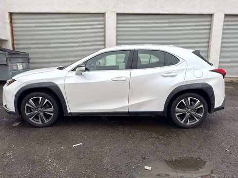 Used 2019 Lexus UX 200 image 2