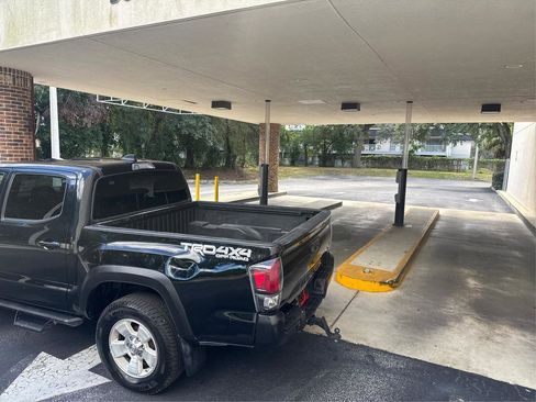 Used 2020 Toyota Tacoma TRD Off-Road w/ Technology Package image 11