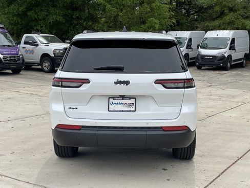 Used 2025 Jeep Grand Cherokee L Altitude AWD/4WD image 8