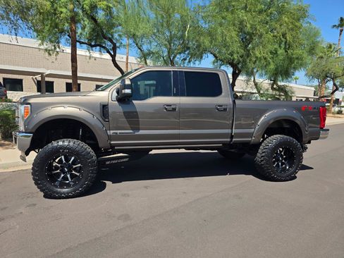 Used 2017 Ford F250 Lariat w/ Lariat Ultimate Package AWD/4WD image 8