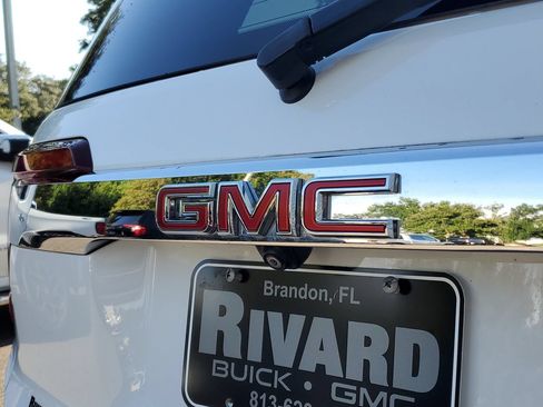 Used 2023 GMC Acadia SLE AWD/4WD image 6
