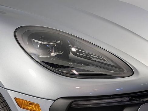New 2026 Porsche Macan AWD/4WD image 15