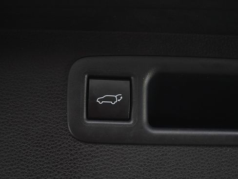 Used 2025 Toyota Highlander XSE AWD/4WD image 19