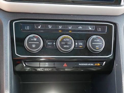 Certified 2022 Volkswagen Atlas SE w/ Panoramic Sunroof Package AWD/4WD image 28