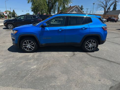 Used 2020 Jeep Compass Latitude FWD image 2