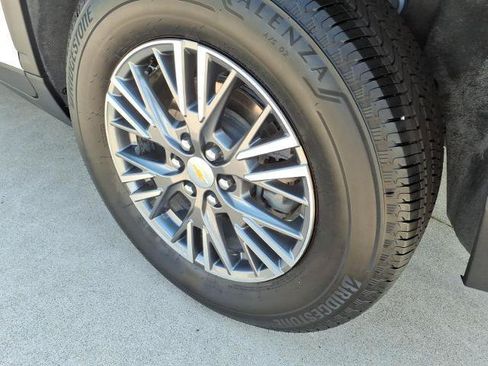 Used 2025 Chevrolet Traverse LT AWD/4WD image 29
