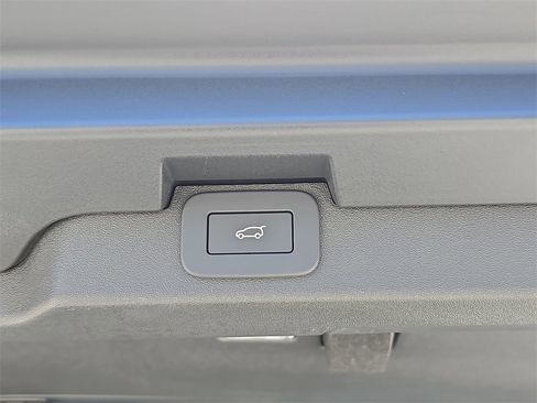 New 2025 Land Rover Discovery S image 14