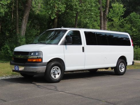 Used 2017 Chevrolet Express 3500 LT w/ LT Preferred Equipment Group RWD image 21