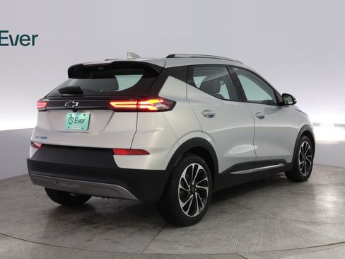 Used 2022 Chevrolet Bolt EUV Premier image 3