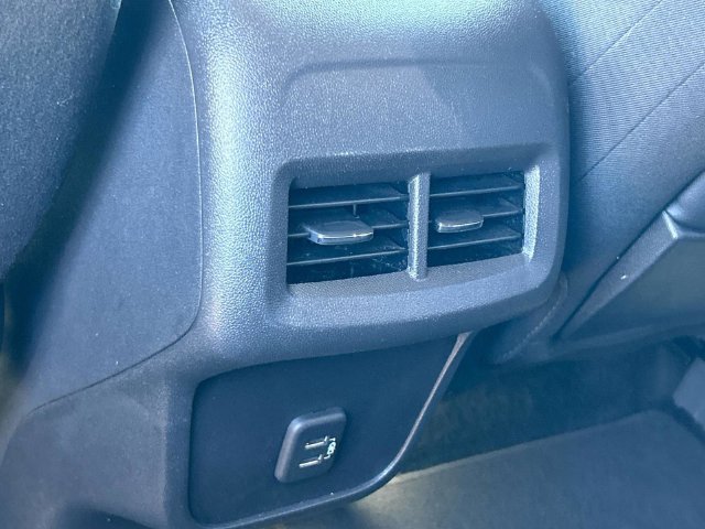 Used 2024 GMC Terrain SLE FWD image 16