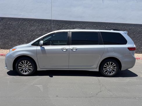 Used 2019 Toyota Sienna XLE FWD image 10