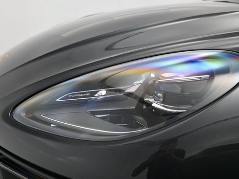 Certified 2023 Porsche Macan AWD/4WD image 32