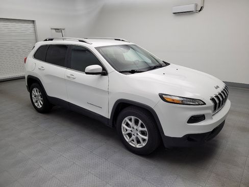 Used 2018 Jeep Cherokee Latitude FWD image 11