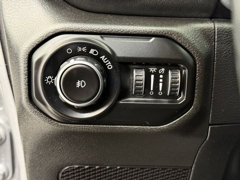 Used 2021 Jeep Wrangler Unlimited Sahara AWD/4WD image 39