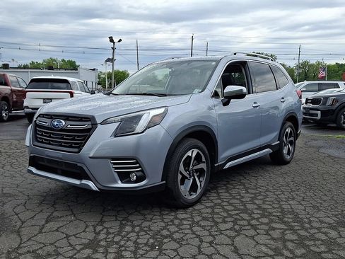 Used 2023 Subaru Forester Touring AWD/4WD image 6