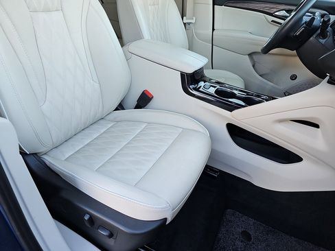 Used 2023 Buick Envision Avenir image 10