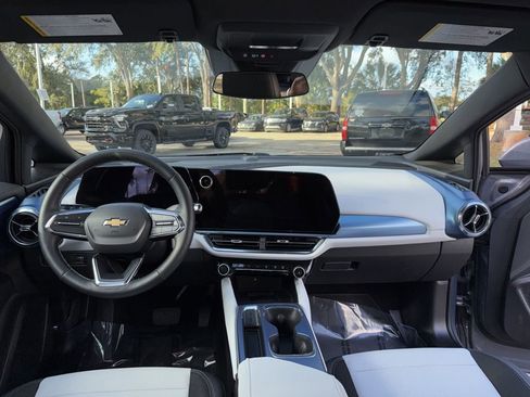 Used 2025 Chevrolet Equinox EV LT image 13