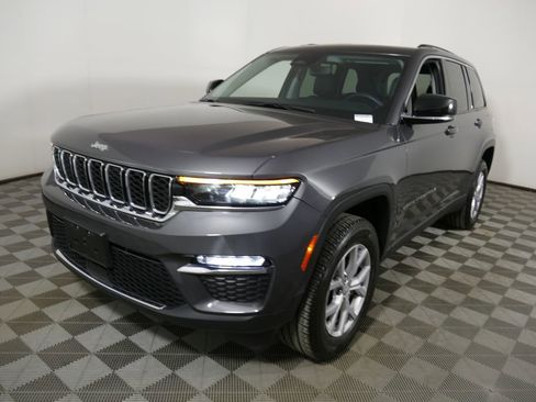 Used 2022 Jeep Grand Cherokee Limited image 29
