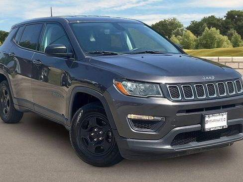Used 2018 Jeep Compass Sport w/ Tech Group FWD image 2