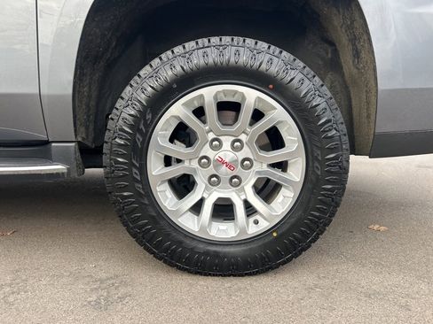 Used 2020 GMC Yukon XL SLT image 3