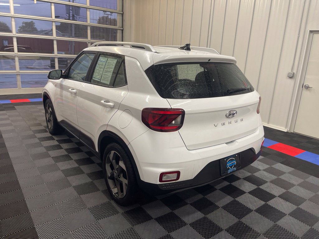 Used 2022 Hyundai Venue SEL w/ Cargo Package FWD image 6