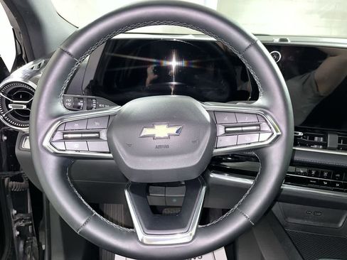 Used 2025 Chevrolet Equinox LT w/ Safety and Technology Package AWD/4WD image 16