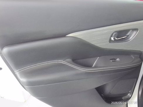Used 2016 Nissan Murano SV AWD/4WD image 16