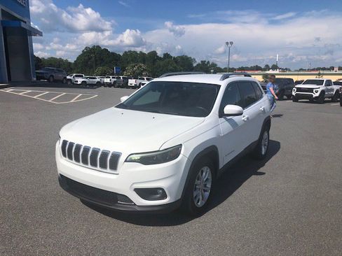 Used 2019 Jeep Cherokee Latitude w/ Popular Appearance Group image 3