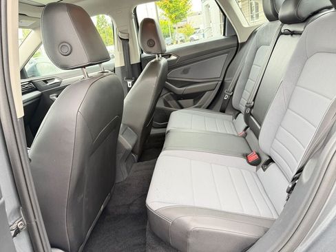 Used 2025 Volkswagen Jetta SE FWD image 33