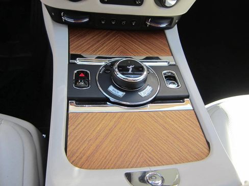 Used 2016 Rolls-Royce Dawn RWD image 47