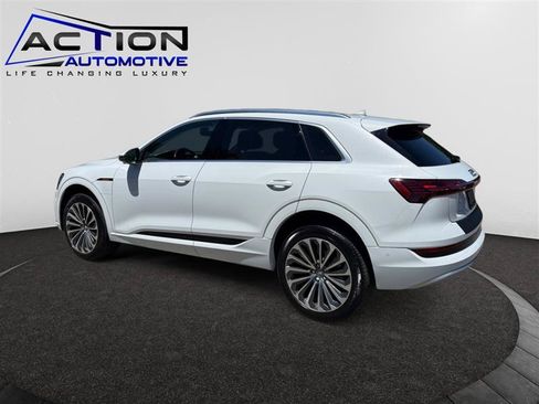 Used 2019 Audi e-tron Prestige w/ Prestige Package AWD/4WD image 5