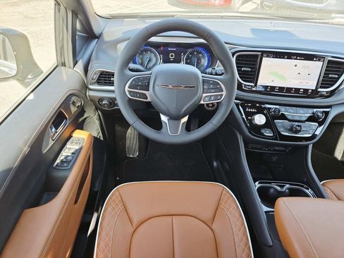 New 2026 Chrysler Pacifica Pinnacle AWD/4WD image 11