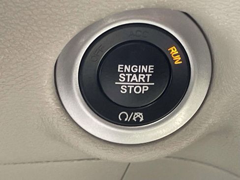 Used 2023 Chrysler Pacifica Touring-L FWD image 26