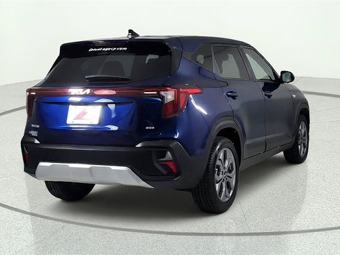 Used 2025 Kia Seltos LX AWD/4WD image 6