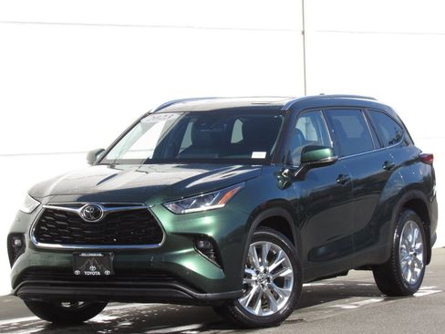 Used 2023 Toyota Highlander Limited AWD/4WD image 1