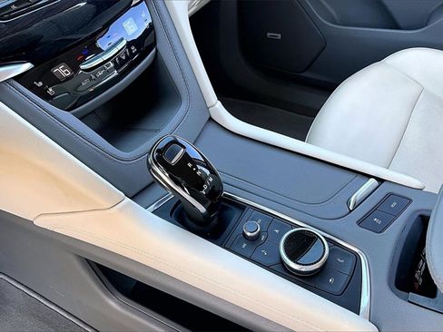 Certified 2025 Cadillac XT6 Premium Luxury image 14