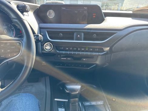 Used 2019 Lexus UX 200 w/ Premium Package FWD image 17
