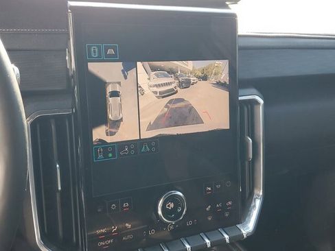 Used 2024 GMC Acadia Elevation image 27