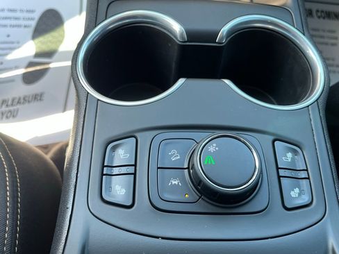 Used 2021 GMC Terrain SLE w/ Driver Convenience Package image 15