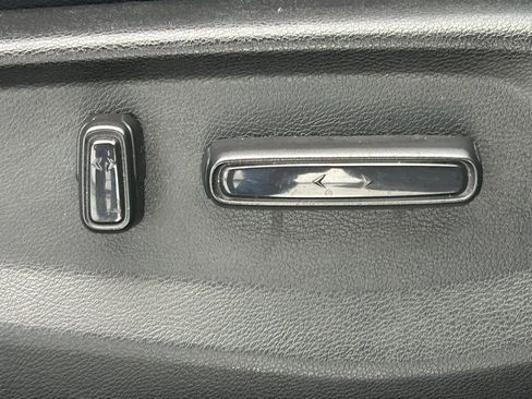 Used 2018 Honda CR-V Touring image 11