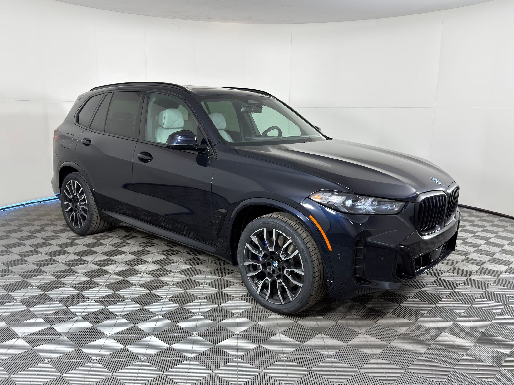 Used 2026 BMW X5 xDrive50e AWD/4WD image 6