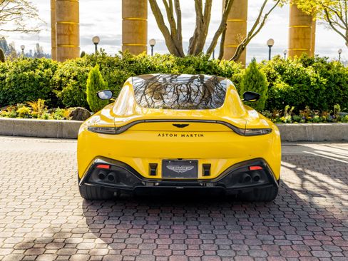 Used 2023 Aston Martin V8 Vantage Coupe image 35