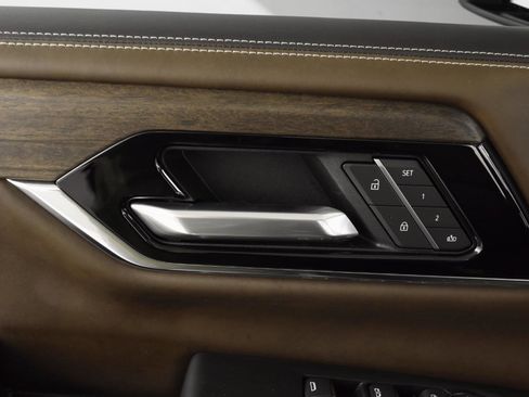 Used 2025 GMC Yukon XL Denali Ultimate image 29