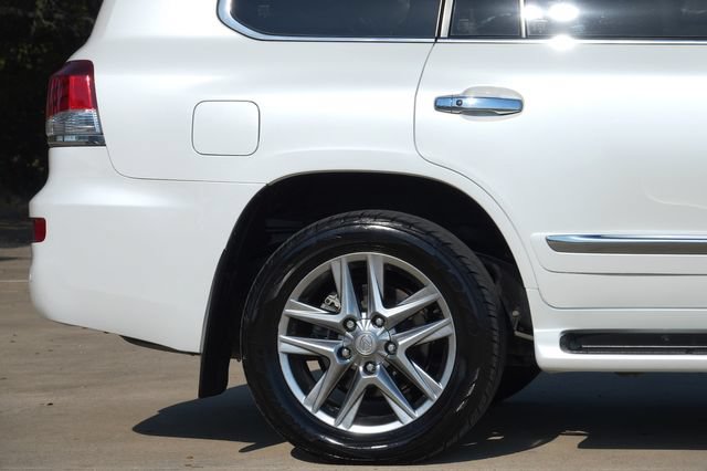 Used 2013 Lexus LX 570 4WD w/ Luxury Pkg w/Pre-crash image 36