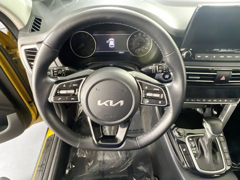 Used 2022 Kia Seltos SX w/ Sunroof Package AWD/4WD image 11