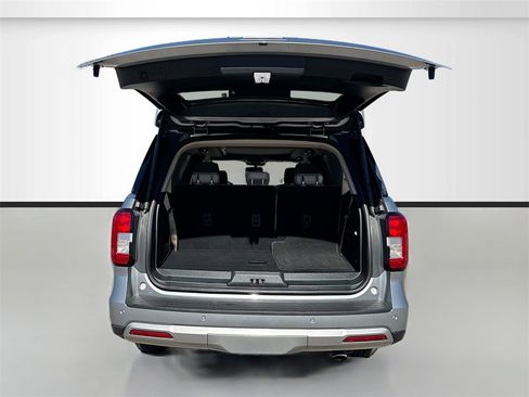 Used 2024 Ford Expedition XLT image 27