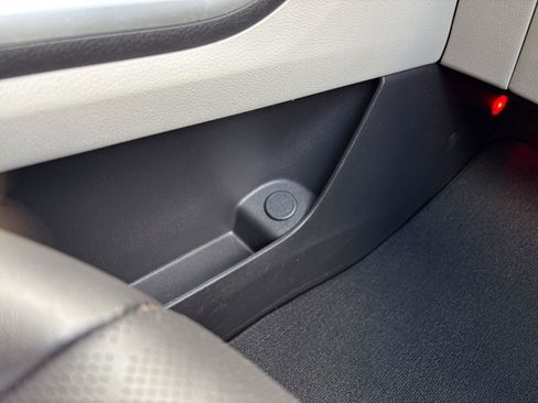 Used 2022 Kia Carnival LX FWD image 54