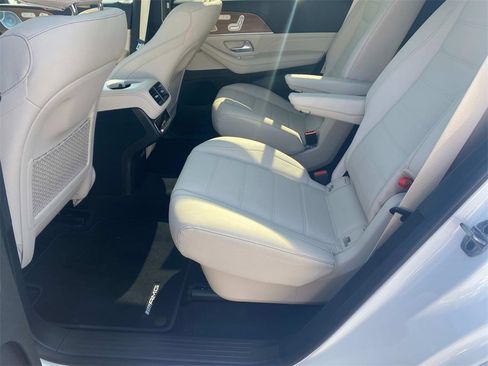 Used 2025 Mercedes-Benz GLS 580 4MATIC image 27