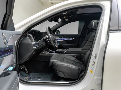 Used 2024 BMW 740i w/ Premium Package 2 image 4