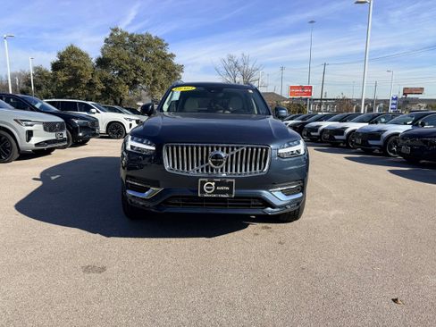 Certified 2025 Volvo XC90 B6 Plus w/ Protection Package image 8